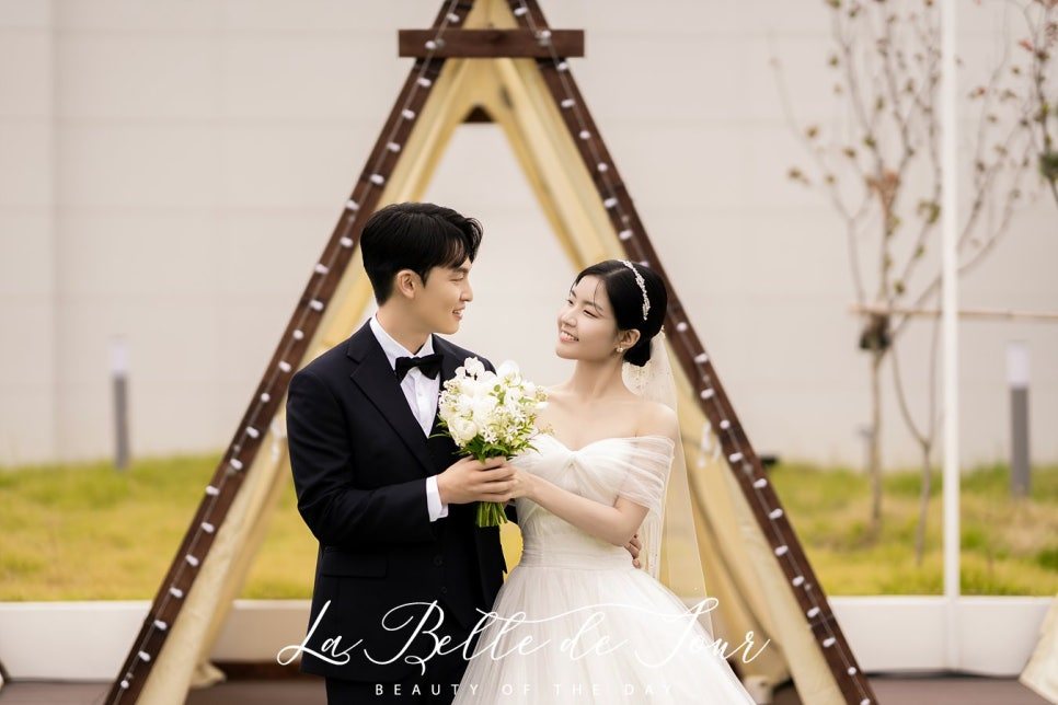 스튜디오 홍연 본식 스냅 — 입장